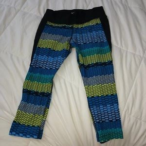 Women’s Nike capris szS